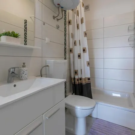 Selma Apartment *